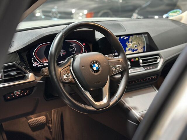 BMW 320 d Touring Advantage Aut Navi*Leder*LED*1.Han 81.294 km 25.980 &euro; Gebesee 99189