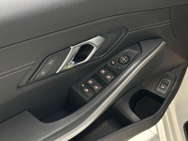 BMW 320 d Touring Advantage Aut Navi*Leder*LED*1.Han 81.294 km 25.980 &euro; Gebesee 99189