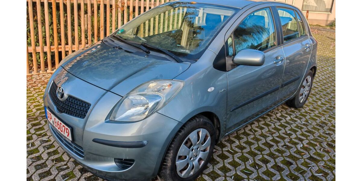 Toyota Yaris 262.000 km 1.990 &euro; Umpferstedt 99441