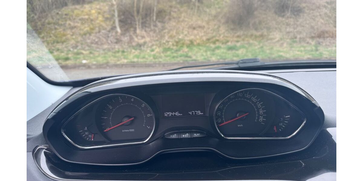 Peugeot 208 129.700 km 3.400 &euro; Gotha 99867